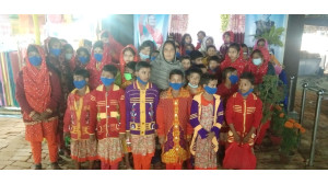 নারী উদ্যোক্তা মেলায় শিশু পরিবারের শিশুদের নিয়ে ঘুরলেন নারী উদ্যোক্তা সুলতানা