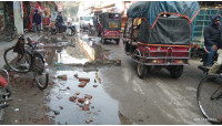 ড্রেনের পানিতে সয়লাব নিউমার্কেটের রাস্তা - ভোগান্তিতে হাজারো মানুষ দেখার কেউ নেই