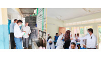 বালিয়াডাঙ্গা-২ সরকারি প্রাথমিক  বিদ্যালয় পরিদর্শন জেলা প্রশাসকের মাস্ক সাবান  ও নেইলকার্টার বিতরণ