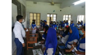 সদর ও শিবগঞ্জে  বিদ্যালয় পরিদর্শন জেলা প্রশাসকের মাস্ক সাবান ও নেইলকার্টার বিতরণ