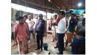চাঁপাইনবাবগঞ্জ জেলা শহরে মোবাইল কোর্টে জরিমানা