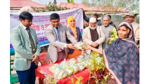 গোমস্তাপুরের আশ্রয়ণ প্রকল্পের  উপকারভোগীদের মধ্যে  সুবাতাস বইছে - জেলা প্রশাসক একেএম গালিভ খাঁন 