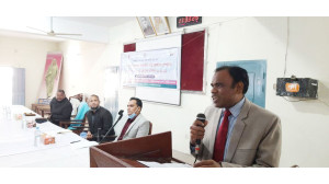 চাঁপাইনবাবগঞ্জে পেশাজীবী গাড়িচালকদের প্রশিক্ষণ কর্মশালা 