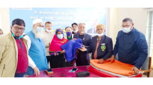 চাঁপাইনবাবগঞ্জ চেম্বারের কম্বল বিতরণ