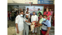 ঈদুল আযহা উপলক্ষে চাঁপাইনবাবগঞ্জ পৌরসভায় ভিজিএফের চাল বিতরণ
