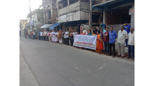 বিভিন্ন দাবিতে হিন্দু বৌদ্ধ খ্রিষ্টান ঐক্য পরিষদের মানববন্ধন