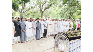 আকবর হোসেনের মাতার জানাজা ও দাফন সম্পন্ন