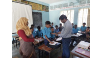 নাচোলে এলাইপুর  সরকারি প্রাথমিক বিদ্যালয়ে নেইলকার্টার বিতরণ