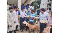 চাঁপাইনবাবগঞ্জ সদর উপজেলায় গ্রাম পুলিশদের পোষাক, ভিক্ষুকদের উপকরণ ও নগদ অর্থ সহায়তা প্রদান