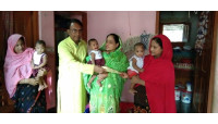 অসচ্ছল পরিবারে জন্ম নেওয়া যমজ তিন বাচ্চার পরিবারের পাসে ডা. গোলাম রাব্বানী