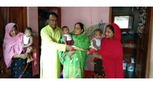 অসচ্ছল পরিবারে জন্ম নেওয়া যমজ তিন বাচ্চার পরিবারের পাসে ডা. গোলাম রাব্বানী