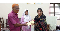 চাঁপাইনবাবগঞ্জে মাদারল্যান্ড চ্যারিটেবল ফাউন্ডেশনের শিক্ষা বৃত্তি প্রদান