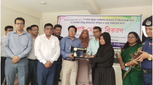 চাঁপাইনবাবগঞ্জে ব্যস্ত দিন পার করলেন বিভাগীয় কমিশনার