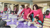 মহানায়ক এর জন্মদিনে এতিমদের নিয়ে অন্যরকম দিন কাটালেন  জেলা প্রশাসক গালিভ খাঁন