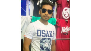 প্রকাশ্যে ঘুরে বাড়াচ্ছে ওয়ারেন্টর আসামী