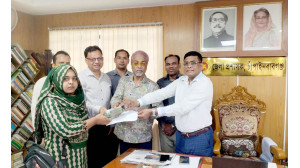 ক্যান্সার আক্রান্ত শিশু সামিয়া ও শরিফুলকে ২ লক্ষ ৯০ হাজার টাকা  দিল  এরফান আলী ফাউন্ডেশন