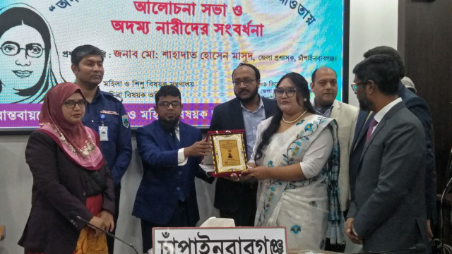 চাঁপাইনবাবগঞ্জে বেগম রোকেয়া দিবস পালন-৫ শ্রেষ্ঠ অদম্য নারী পেলেন সংবর্ধনা 