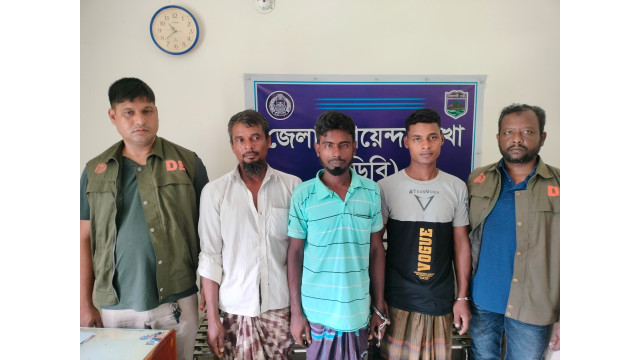 নাচোলে ভ্যানচালককে হত্যা, গ্রেফতার ৩