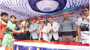 আদিনা ফজলুল হক সরকারি কলেজের ফুটবল টুর্নামেন্টে চ্যাম্পিয়ন ইতিহাস বিভাগ 