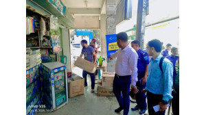 নিউমার্কেট এলাকায় ফুটপাতে উচ্ছেদ অভিযান