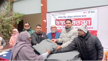 চাঁপাইনবাবগঞ্জে  রেড ক্রিসেন্টের কম্বল বিতরণ