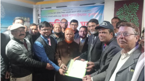 নবাবগঞ্জ  জেলা কলেজ শিক্ষক কর্মচারী কল্যাণ সমিতির সাথে নুরুল ইসলাম বুলবুলের মতবিময়