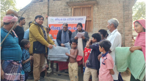 পদ্মার ভাঙন কবলিত এলাকায় কম্বল বিতরণ