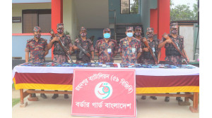 শিবগঞ্জ সীমান্তে বিজিবির ৩৩৭টি মোবাইল ফোন সেট উদ্ধার 