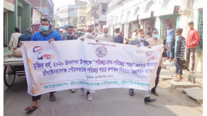 চাঁপাইনবাবগঞ্জ পৌরসভাকে পরিচ্ছন্ন শহরে রুপান্তর করতে উদ্বৃদ্ধকরণ র্যালী