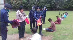নওগাঁয় ধান কাটার শ্রমিক পাঠালো গোমস্তাপুর থানা পুলিশ