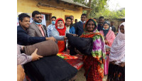  দুরন্ত -৯৫ এর শীতার্ত মানুষের মাঝে কম্বল বিতরণ 
