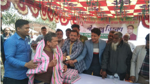পৌর এলাকার ৪ ও ৫নং ওয়ার্ডে শীতার্তদের মাঝে মোখলেসুর রহমানের কম্বল বিতরণ 