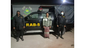 ১হাজার ২৪৬ বোতল ফেনসিডিলসহ ১জনকে আটক করেছে র‌্যাব 