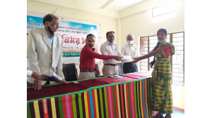 বিদায় সংবর্ধনা ও আদিবাসী শিক্ষার্থীদের কলেজ পোশাক বিতরণ