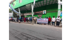   সাম্প্রদায়িক হামলার প্রতিবাদে বন্ধুসভার মানববন্ধন 