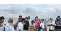 গোয়ালডুবি গ্রামে পদ্মা নদীর ভাঙন পরিদর্শন করেছেন জেসি এমপির
