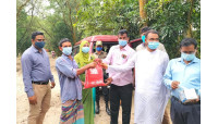 নারায়নপুর ইউনিয়নের ৫নং ওয়ার্ডের বন্যার্তদের মাঝে ত্রাণ বিতরণ 