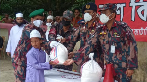 সীমান্তবর্তি কয়েকটি এতিমখানায় বিজিবির ত্রাণ বিতরণ