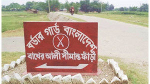 চাঁপাইনবাবগঞ্জে ৫৩ বিজিবির হাতে অবৈধ ভাবে অনুপ্রবেশের দায়ে ৯ জন আটক 