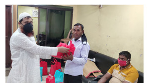 মনিরুজ্জামান বাবলুর নিজ উদ্যোগে কর্মহীন শ্রমিকদের মাঝে খাদ্য সামগ্রী বিতরণ