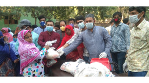 শুক্রবার গ্রামীণ ট্রাভেলস্ এর ১০নং ওয়ার্ডের বিভিন্নস্থানে খাদ্য সামগ্রী বিতরণ