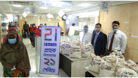 চাঁপাইনবাবগঞ্জে ব্যাংক এশিয়ার ২১তম প্রতিষ্ঠাবার্ষিকী উপলক্ষে গরীবদের মাঝে খাদ্য সামগ্রী বিতরণ