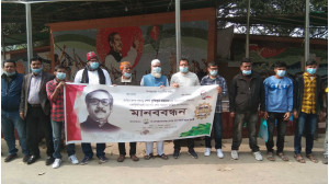  বঙ্গবন্ধুর ভাস্কর্য ভেঙে ফেলা ও বঙ্গবন্ধুকে নিয়ে কটূক্তির প্রতিবাদে চেম্বারের মানববন্ধন 