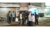 চাঁপাইনবাবগঞ্জ ঢাকা বাস স্টাণ্ডে টিকিট নিতে আসা দূরপাল্লার যাত্রীদের হয়রানি করছে দালালরা - প্রশাসনের হস্তক্ষেপ কামনা
