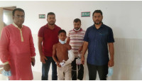 হাত ভেঙ্গে রাস্তায় পড়ে থাকা সাগরের চিকিৎসার দায়িত্ব নিলেন ডা. ইসমাইল ও ম্যাক্স হসপিটাল