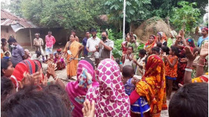 নাচোলে ক্ষুদ্র জাতিগোষ্ঠীর  নেতার উপর হামলার প্রতিবাদে বিক্ষোভ  ও প্রতিবাদ সমাবেশ