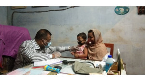 করোনা পরিস্থিতিতেও থেমে নেই গরিবের ডাক্তার খ্যাত দুররুল হোদার কার্যক্রম