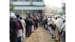 উৎসবমুখর পরিবেশে চলছে রহনপুর পৌরসভা ভোটগ্রহণ