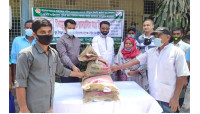 চাঁপাইনবাবগঞ্জ সদর উপজেলায় বিনামূল্যে সার ও বীজ বিতরণ