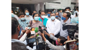 চাঁপাইনবাবগঞ্জের করোনা পরিস্থিতি দেখে গেলেন  ডা. সেব্রিনা ফ্লোরা  স্বাস্থ্যবিধি মেনে চলার আহ্বান